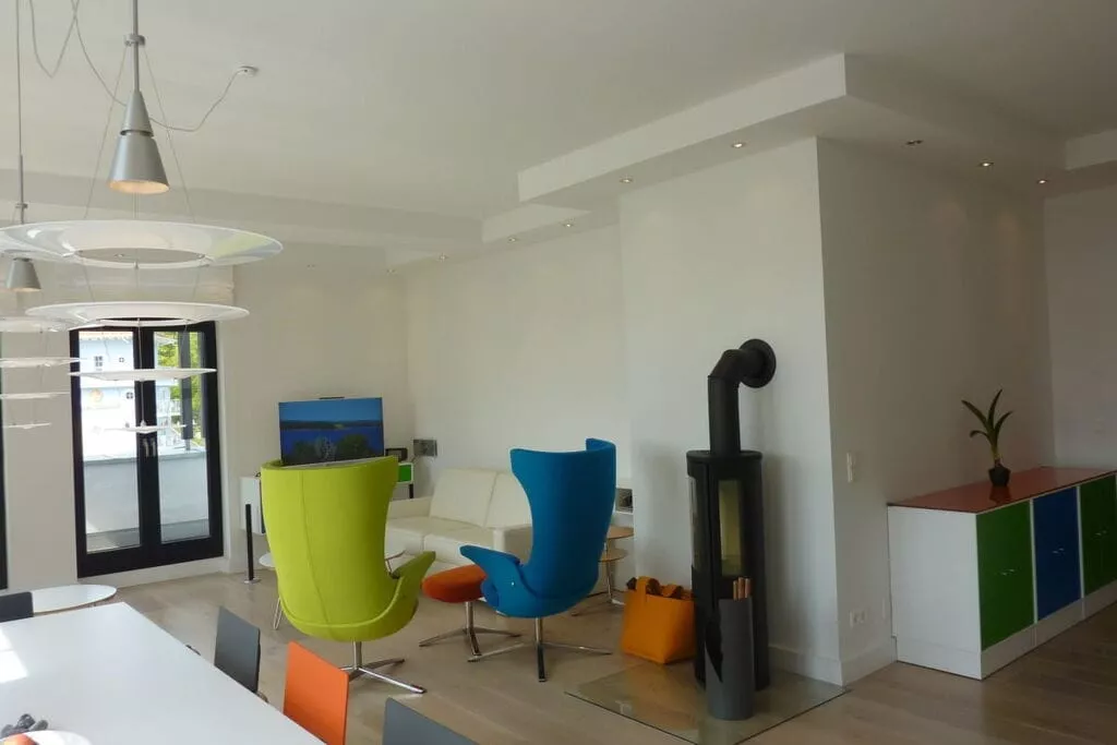 67070-Living room