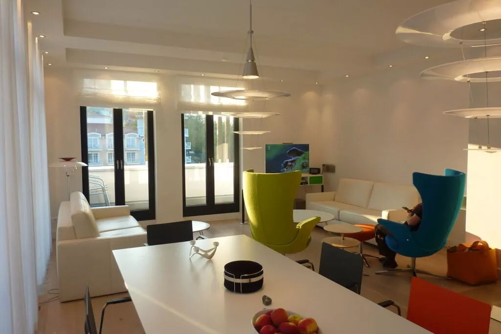 67070-Living room
