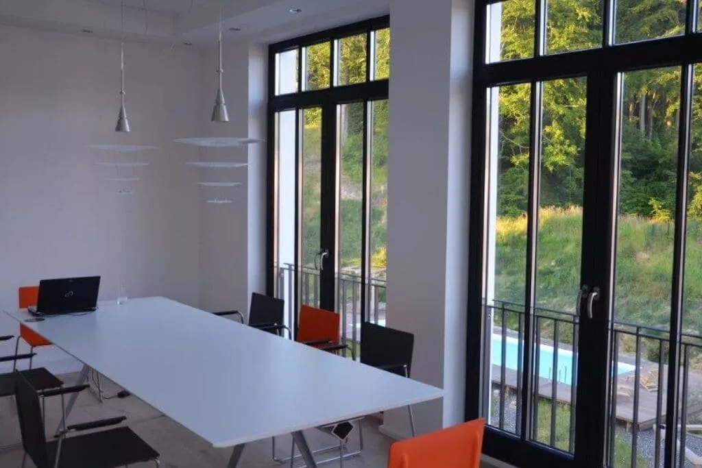 67070-Dining room
