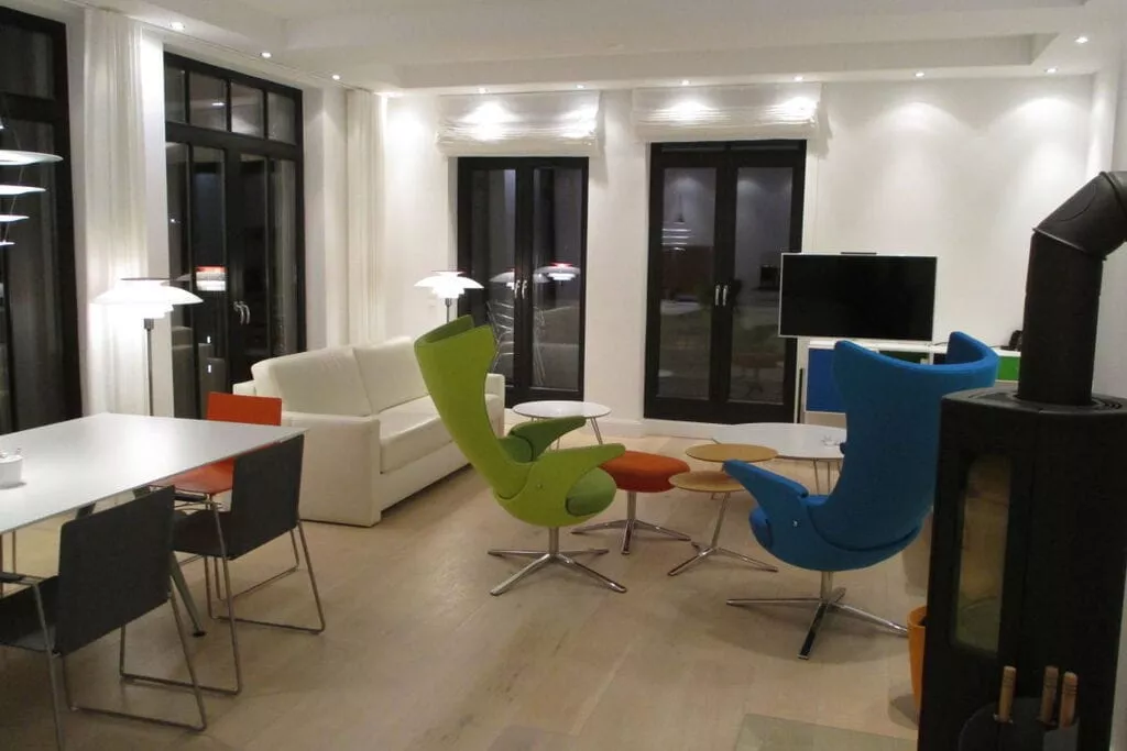 67070-Living room