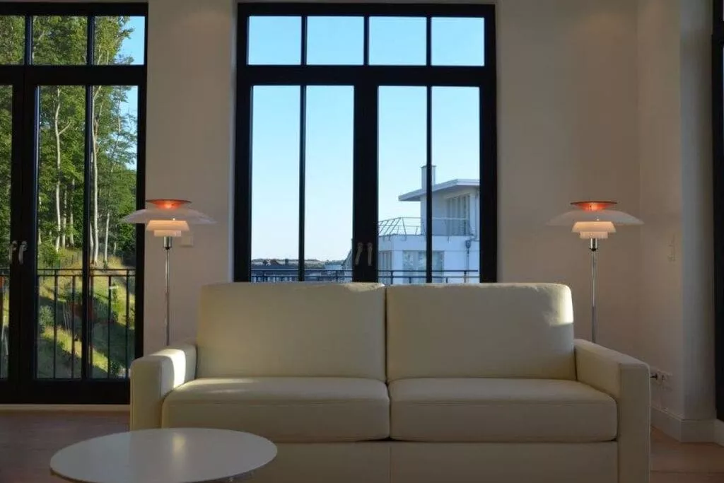 67070-Living room