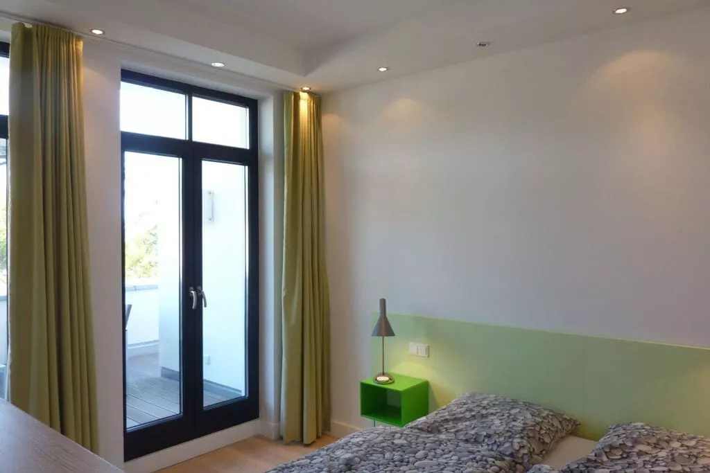 67070-Bedroom