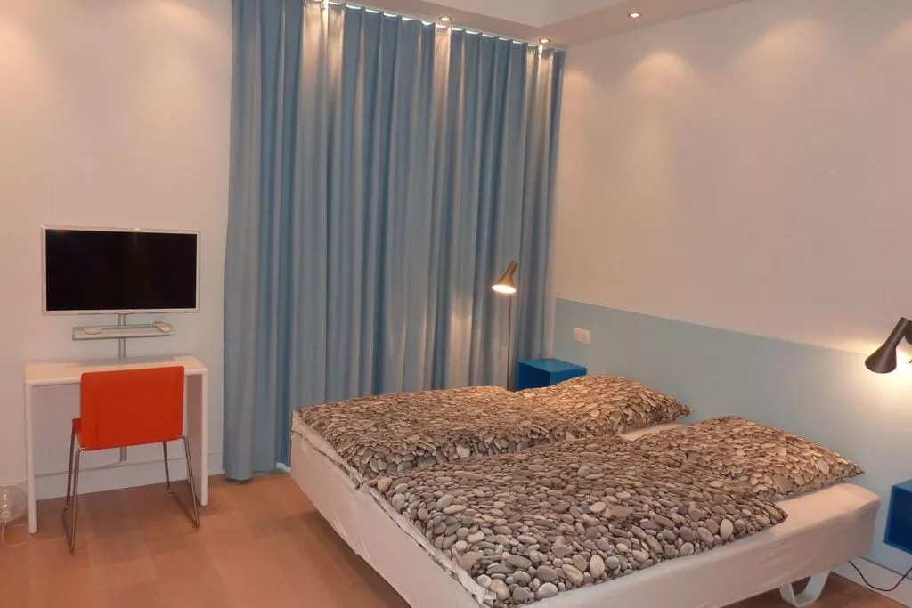 67070-Bedroom