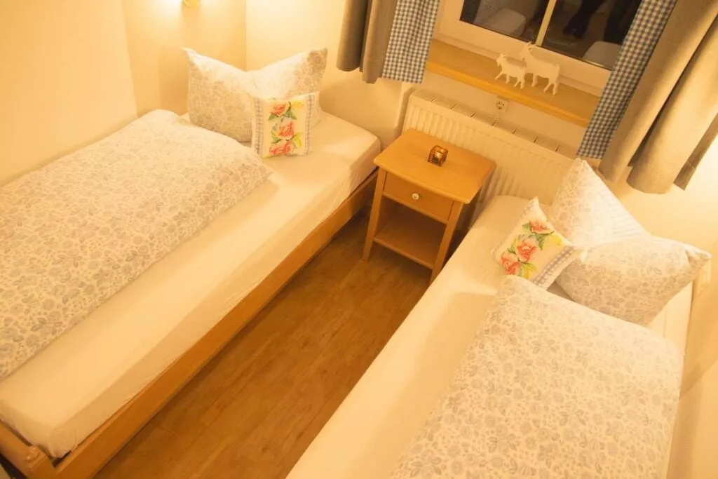 72334-Bedroom