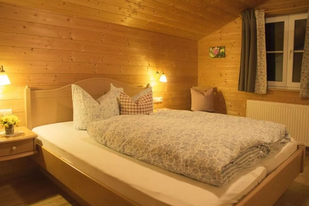 72334-Bedroom
