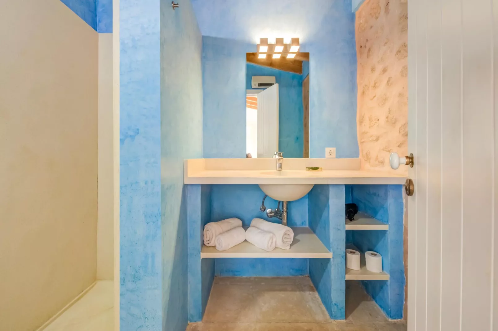 El Taller-Bathroom