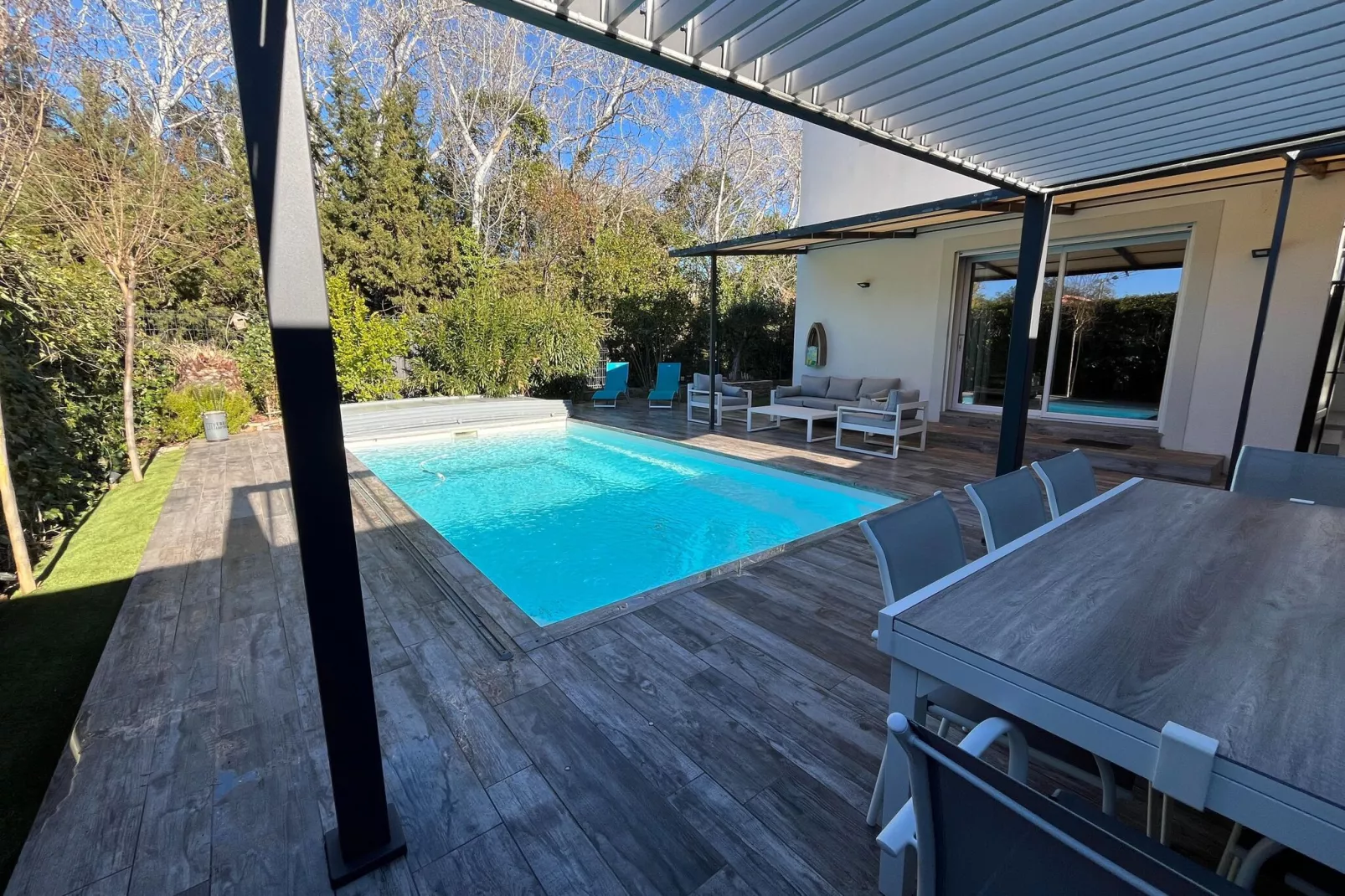Elja Les Acacias-Pool