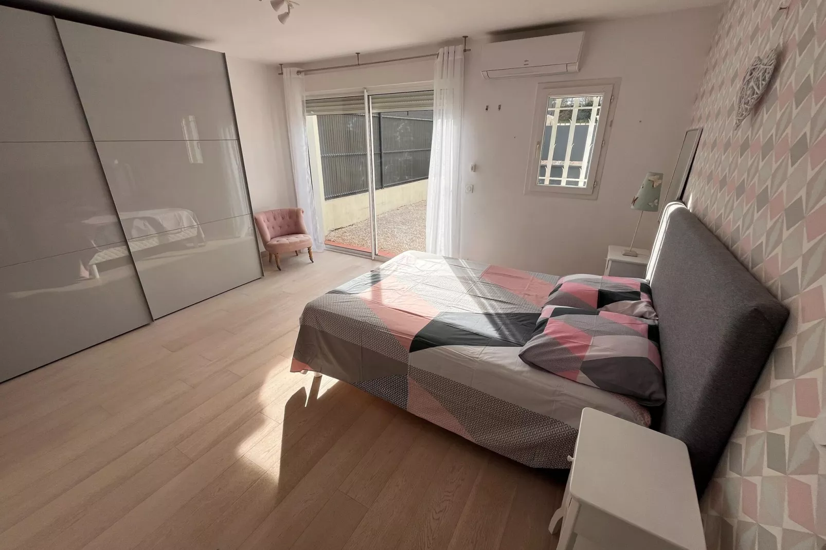 Elja Les Acacias-Bedroom