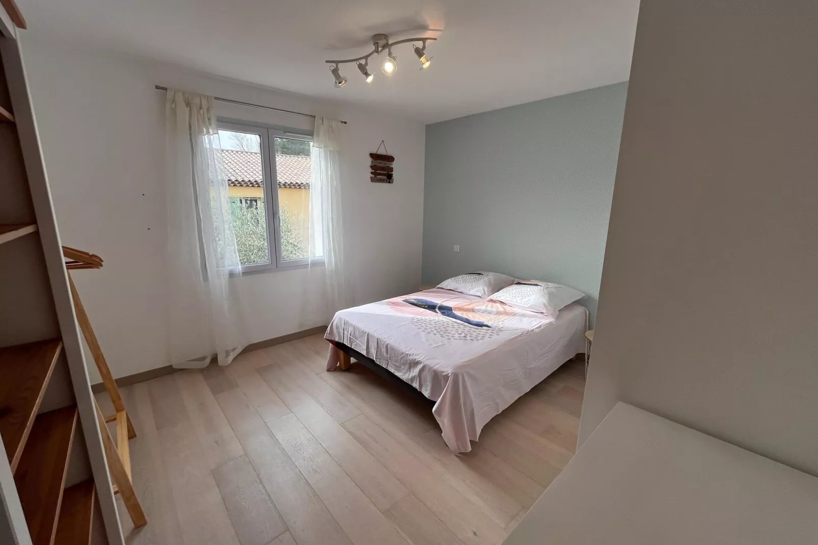 Elja Les Acacias-Bedroom
