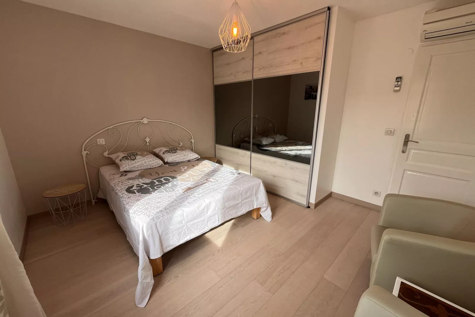 Elja Les Acacias-Bedroom