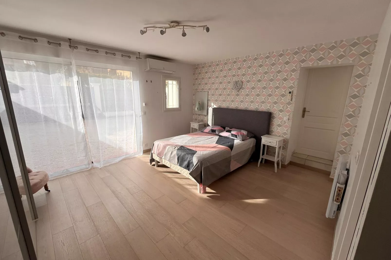 Elja Les Acacias-Bedroom