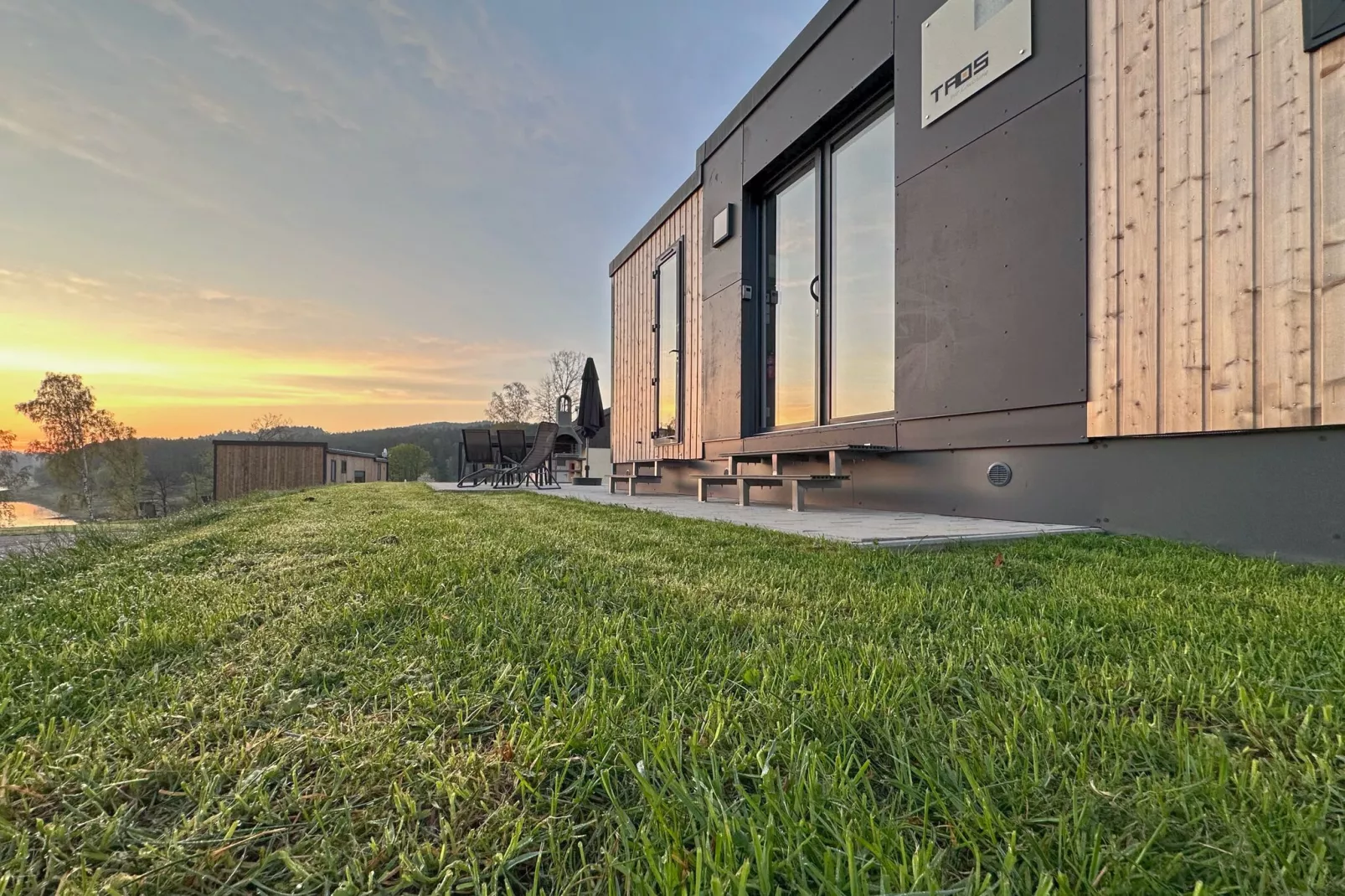 FERIENDORF SEEBLICK - Tiny Chalet am Eixendorfer See-Exterior summer