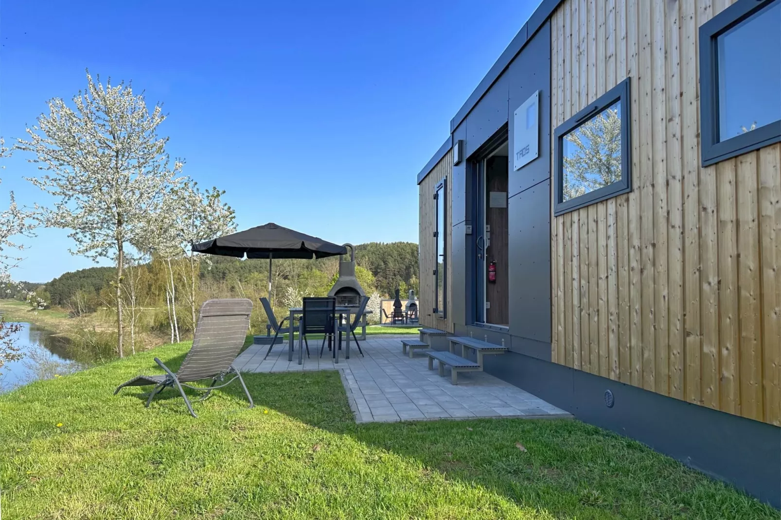 FERIENDORF SEEBLICK - Tiny Chalet am Eixendorfer See-Terrassenbalkon
