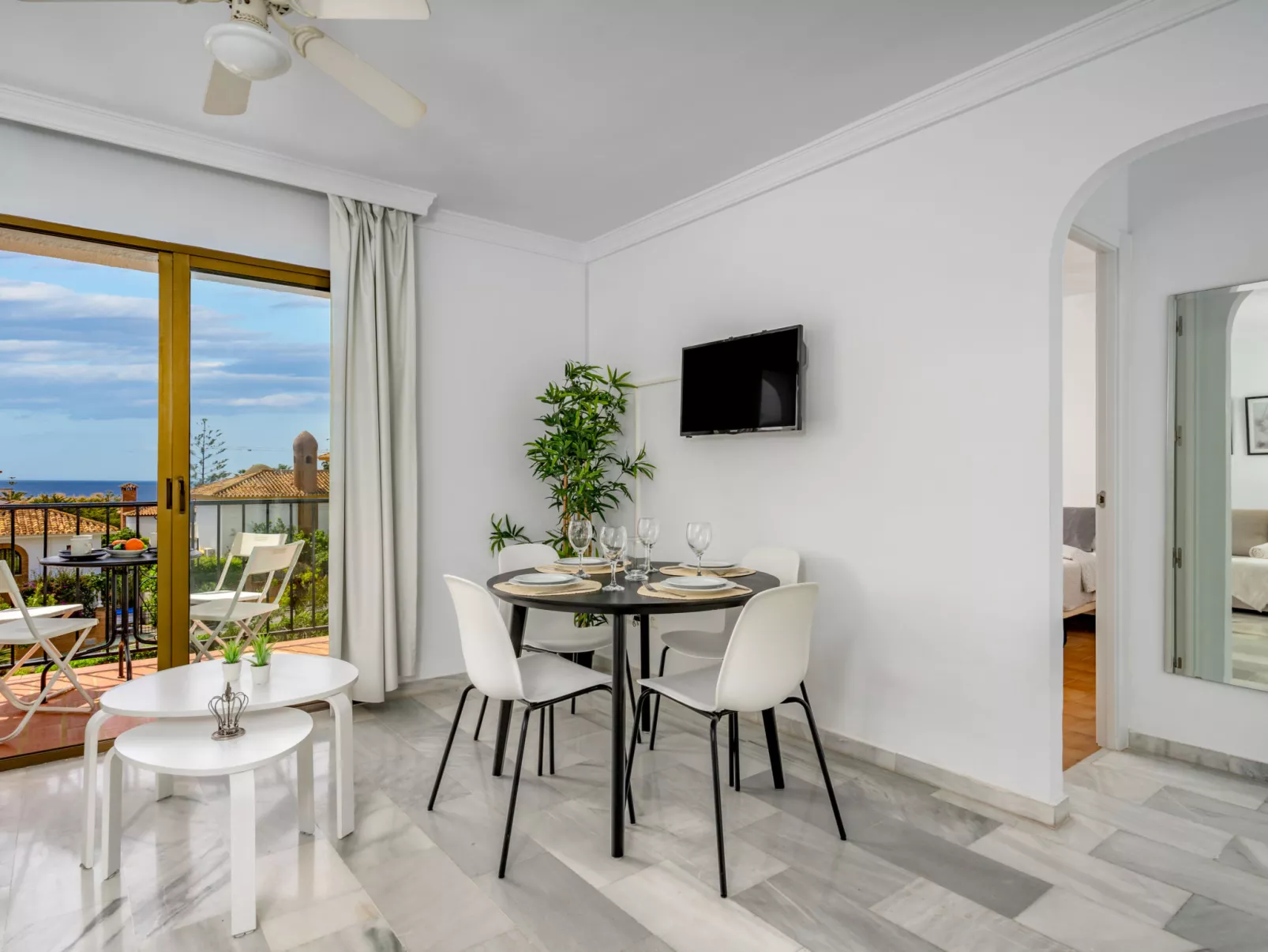 Las Farolas family retreat-Inside