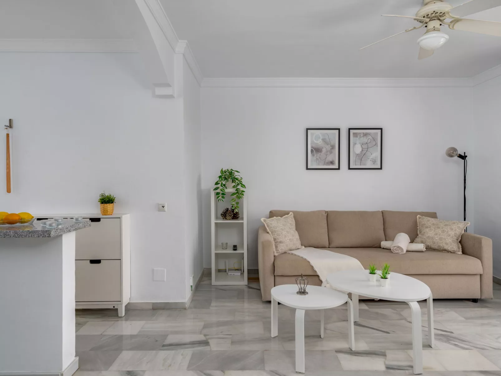 Las Farolas family retreat-Inside