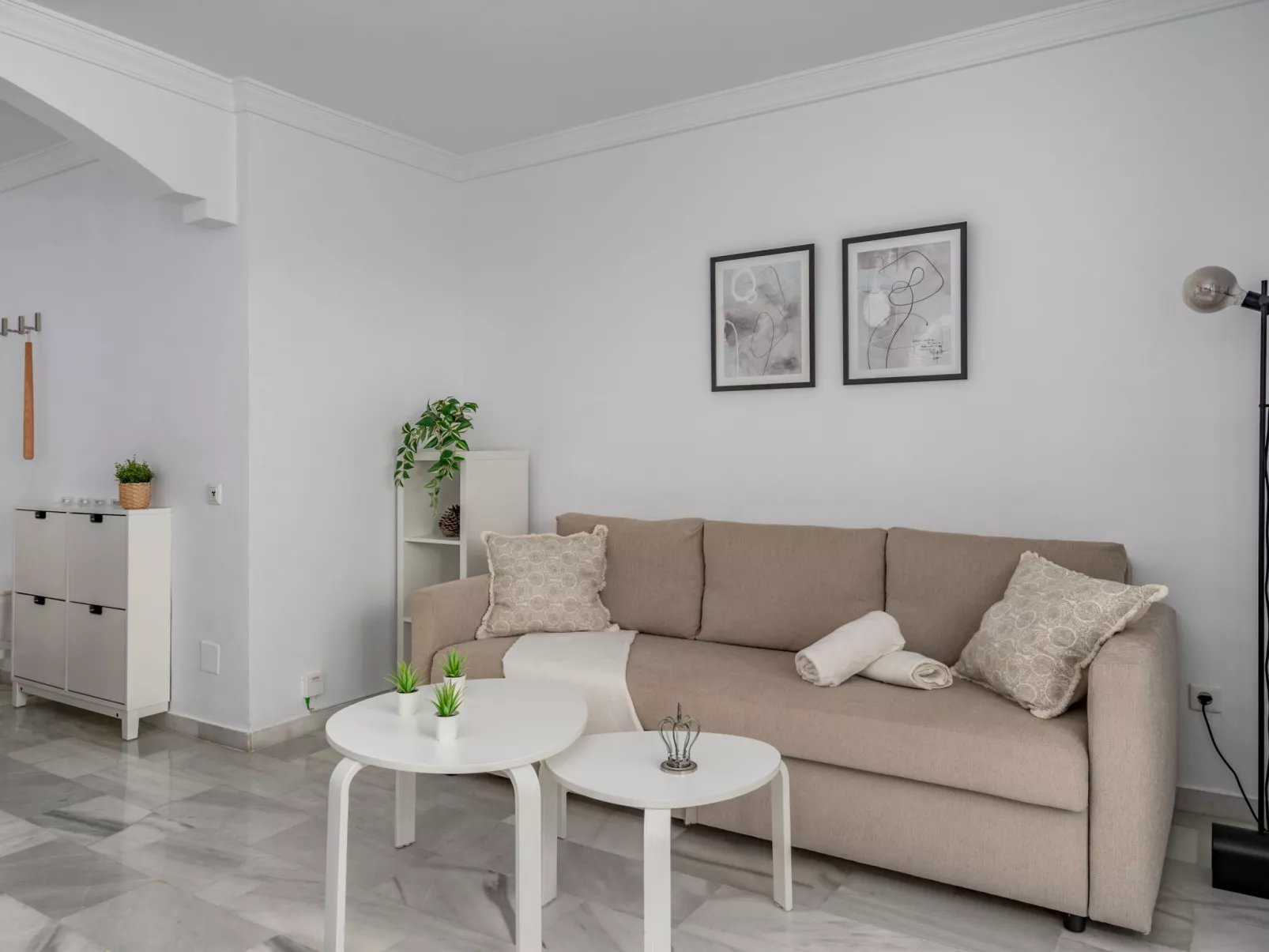 Las Farolas family retreat-Inside