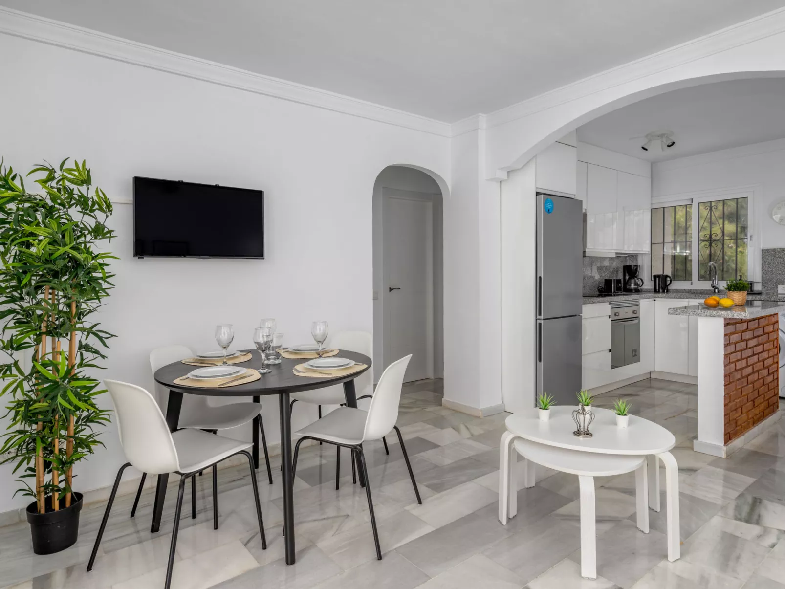 Las Farolas family retreat-Inside