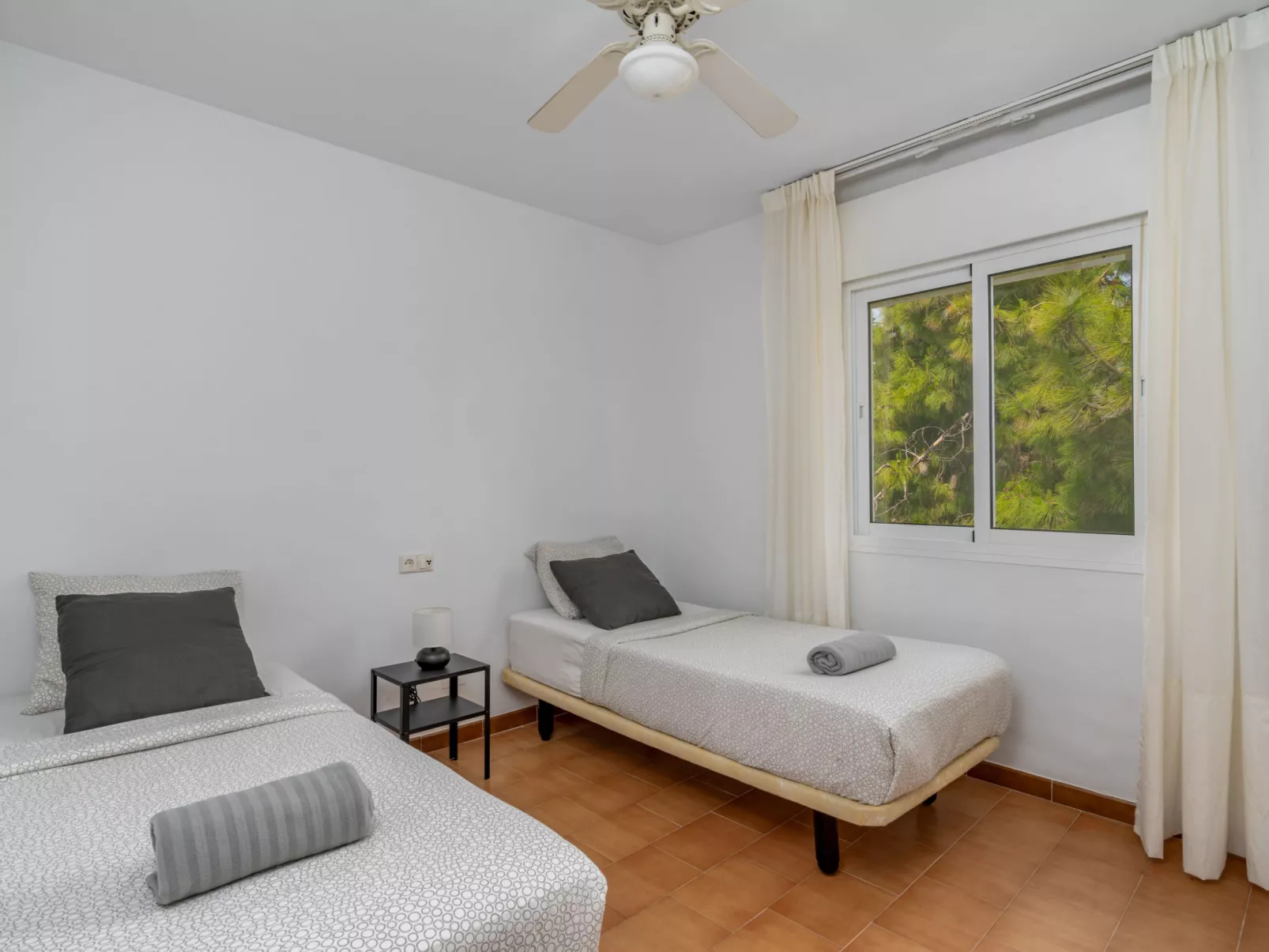 Las Farolas family retreat-Inside