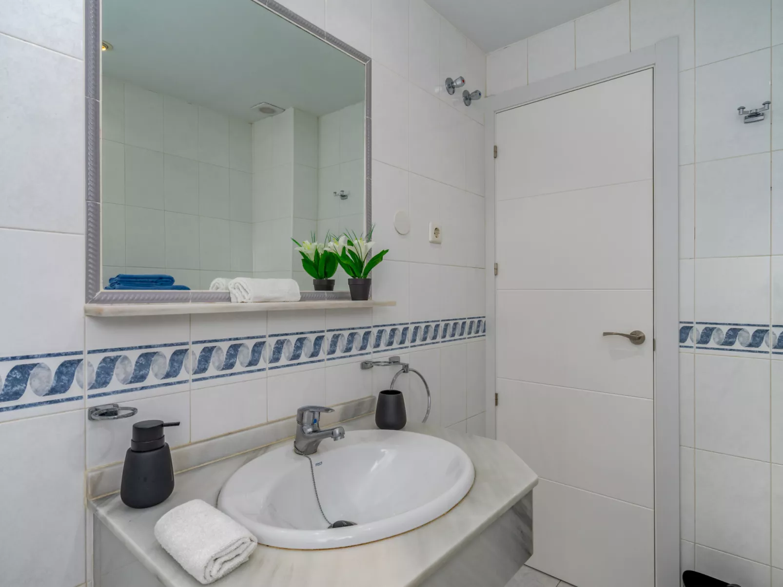 Las Farolas family retreat-Inside