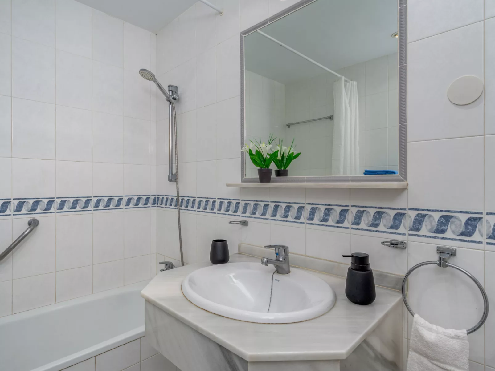 Las Farolas family retreat-Inside