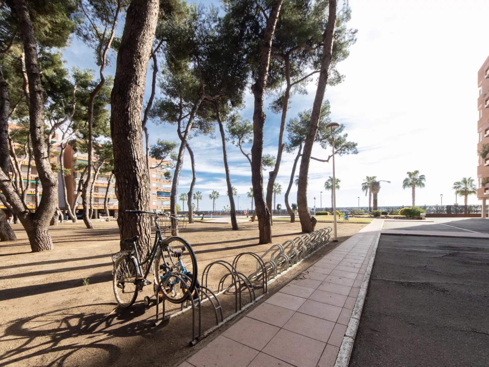 Els Pins Vistas-Outside
