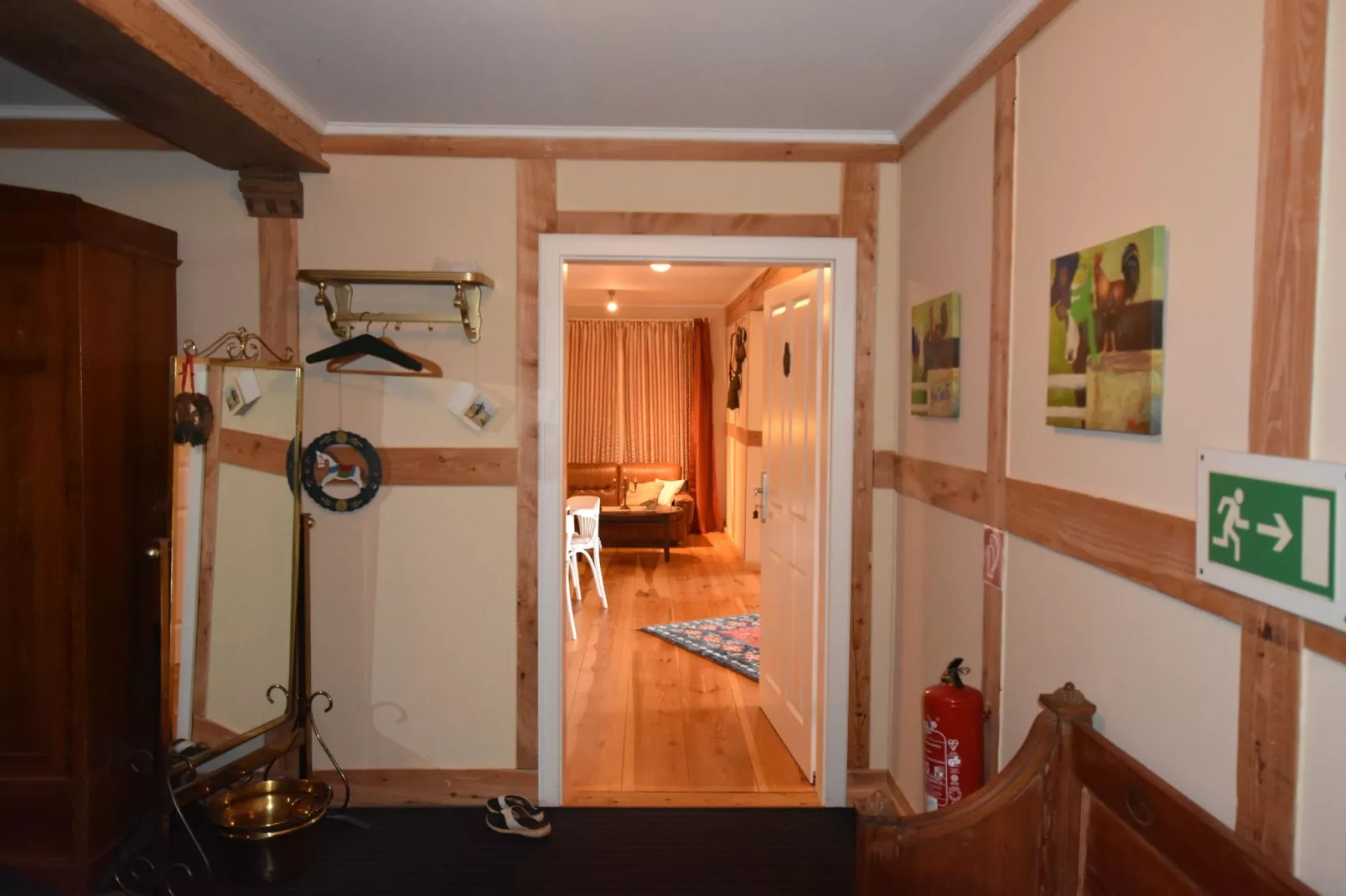 Die Besondere Ferienwohnung Bibliothek-Empfangshalle
