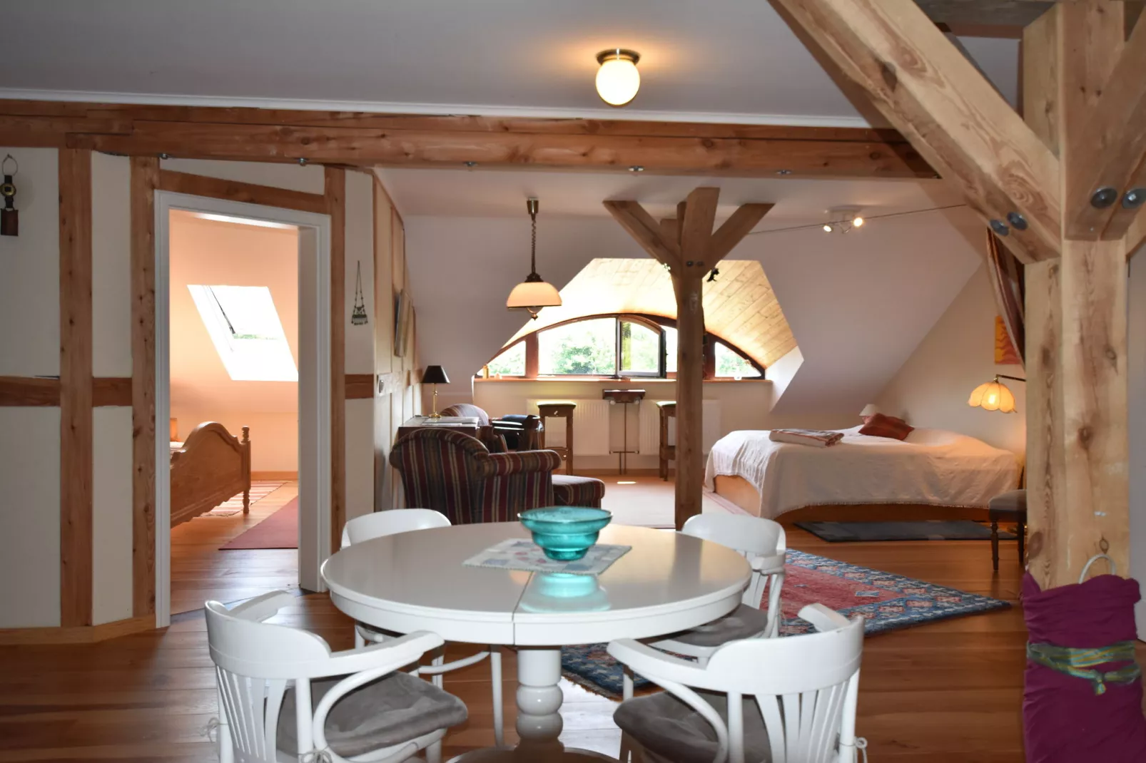Die Besondere Ferienwohnung Bibliothek-Esszimmer