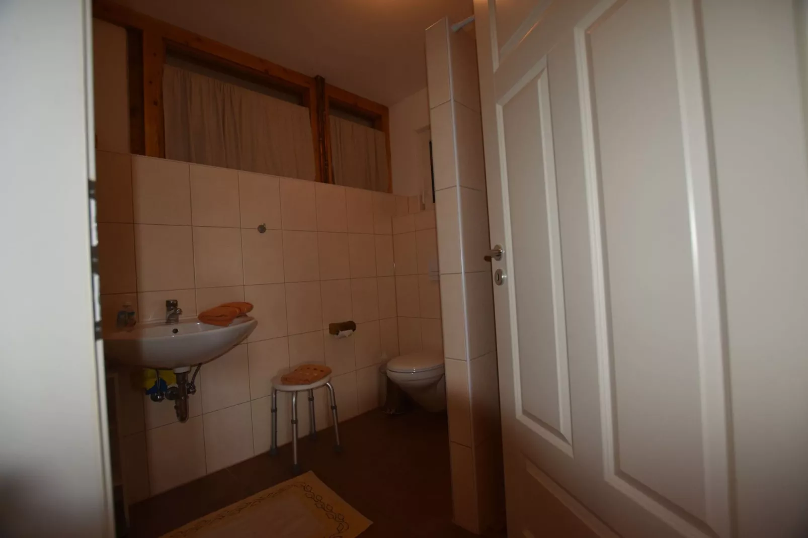 Die Besondere Ferienwohnung Bibliothek-Badezimmer