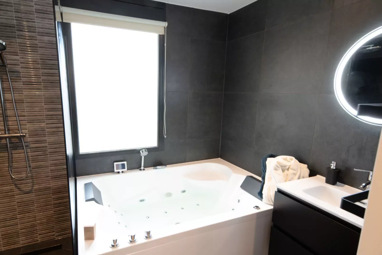 6 pers Welness huis 99-Badezimmer