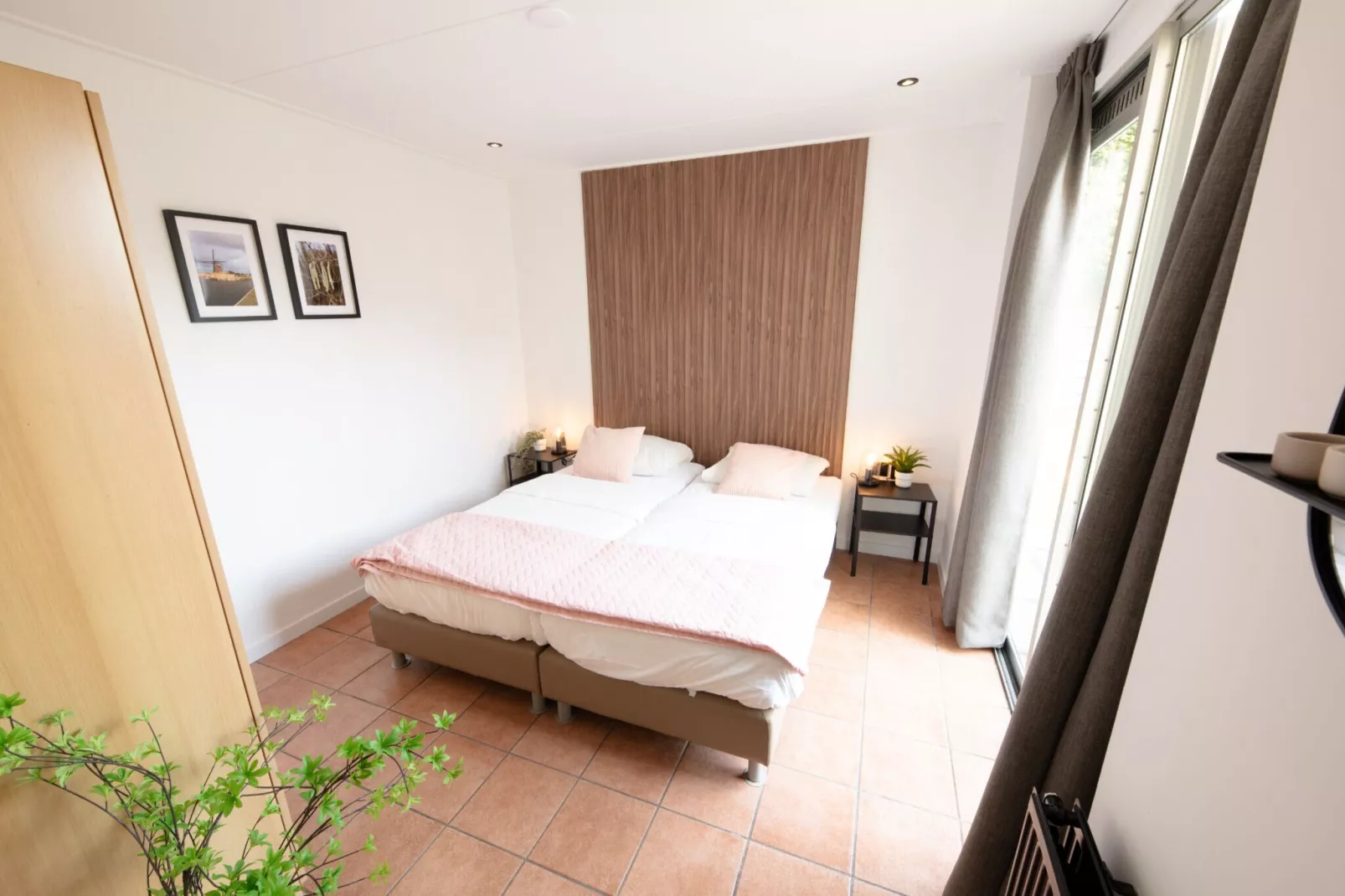 Comfort bungalow – Max 6 personen – nummer 49-Schlafzimmer