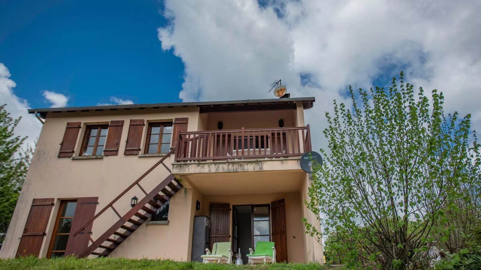 Maison Les Belles-Exterior summer