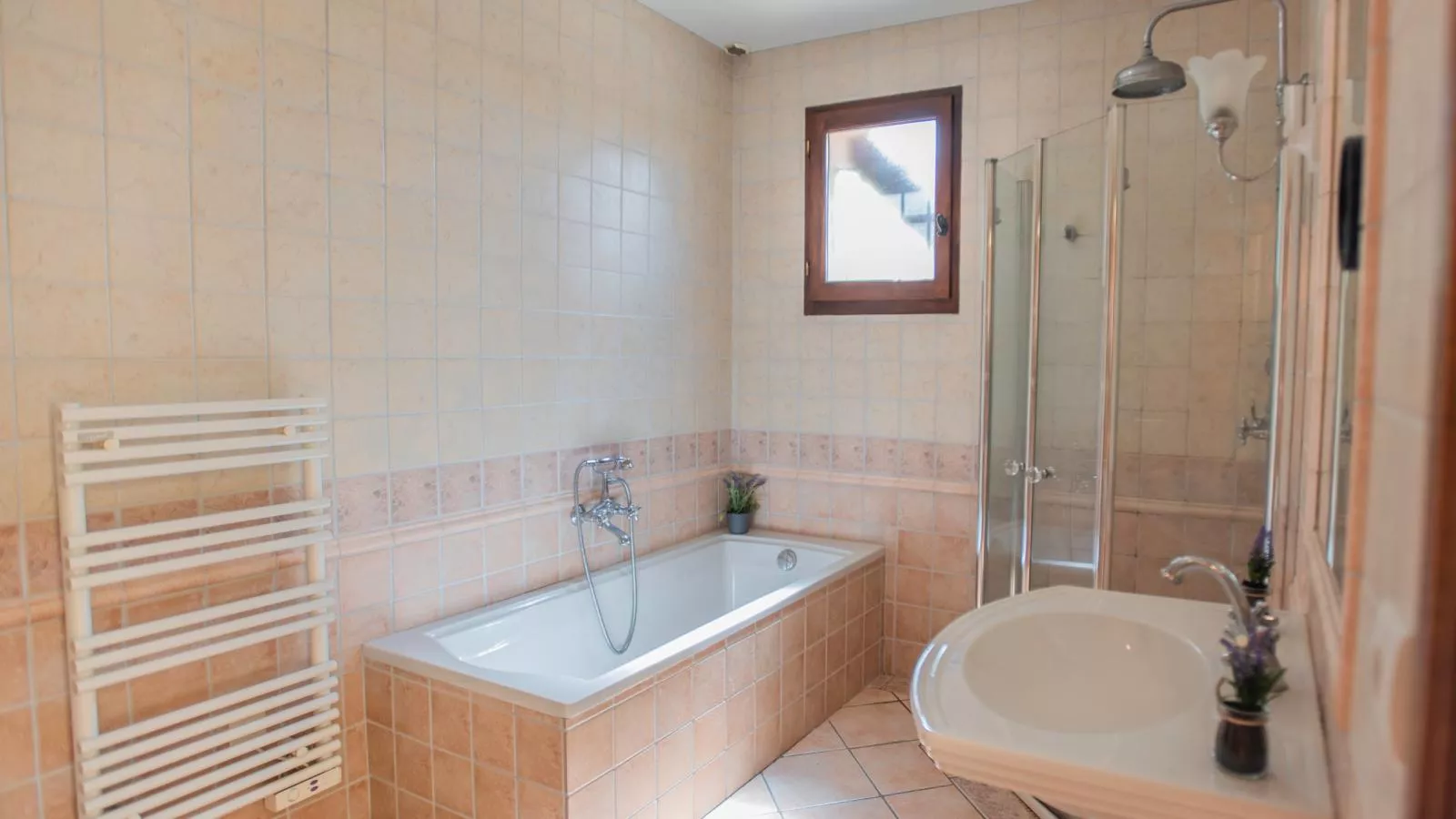 Maison Les Belles-Bathroom
