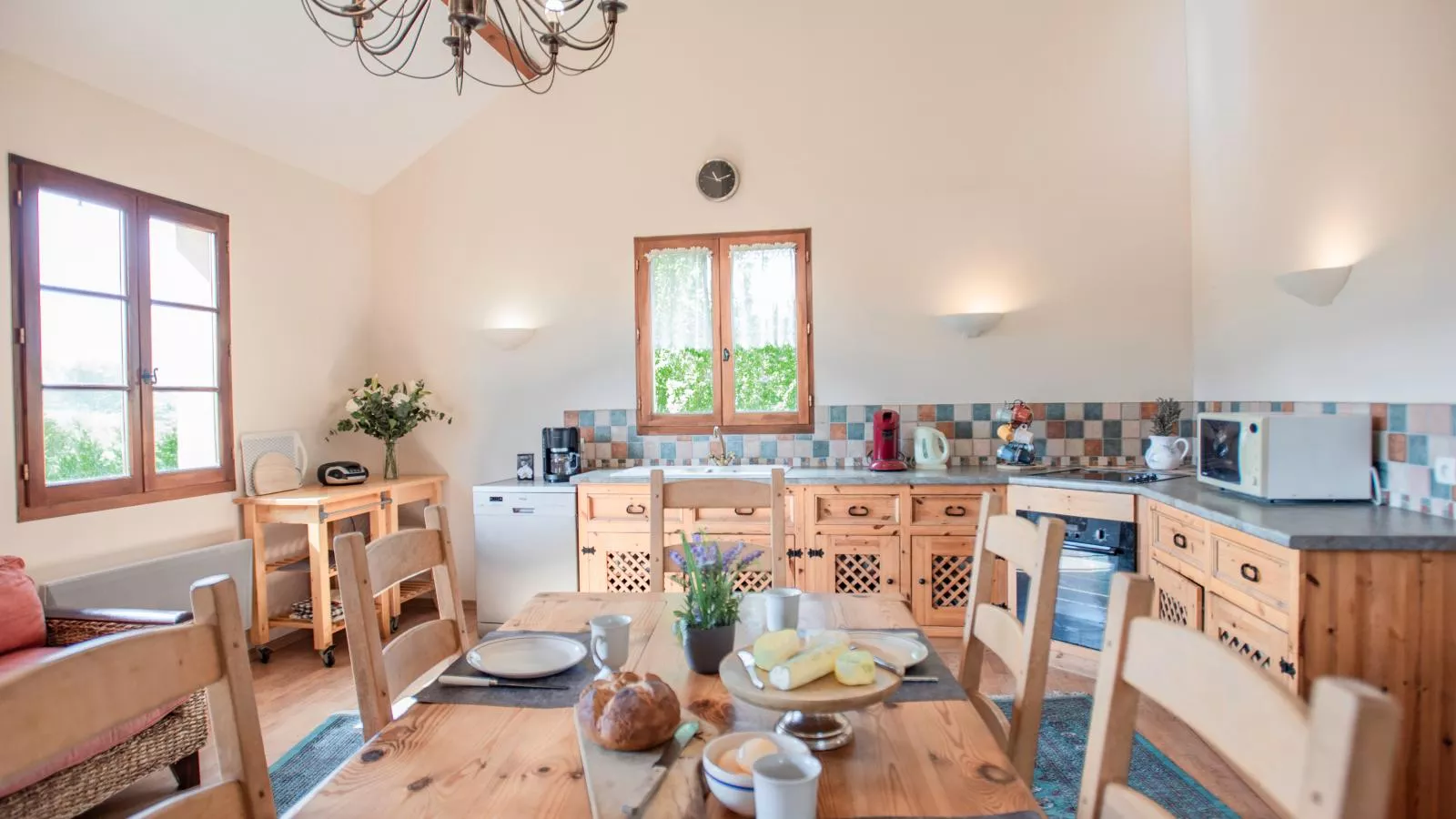 Maison Les Belles-Kitchen