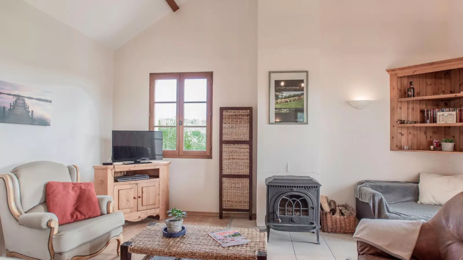 Maison Les Belles-Living room