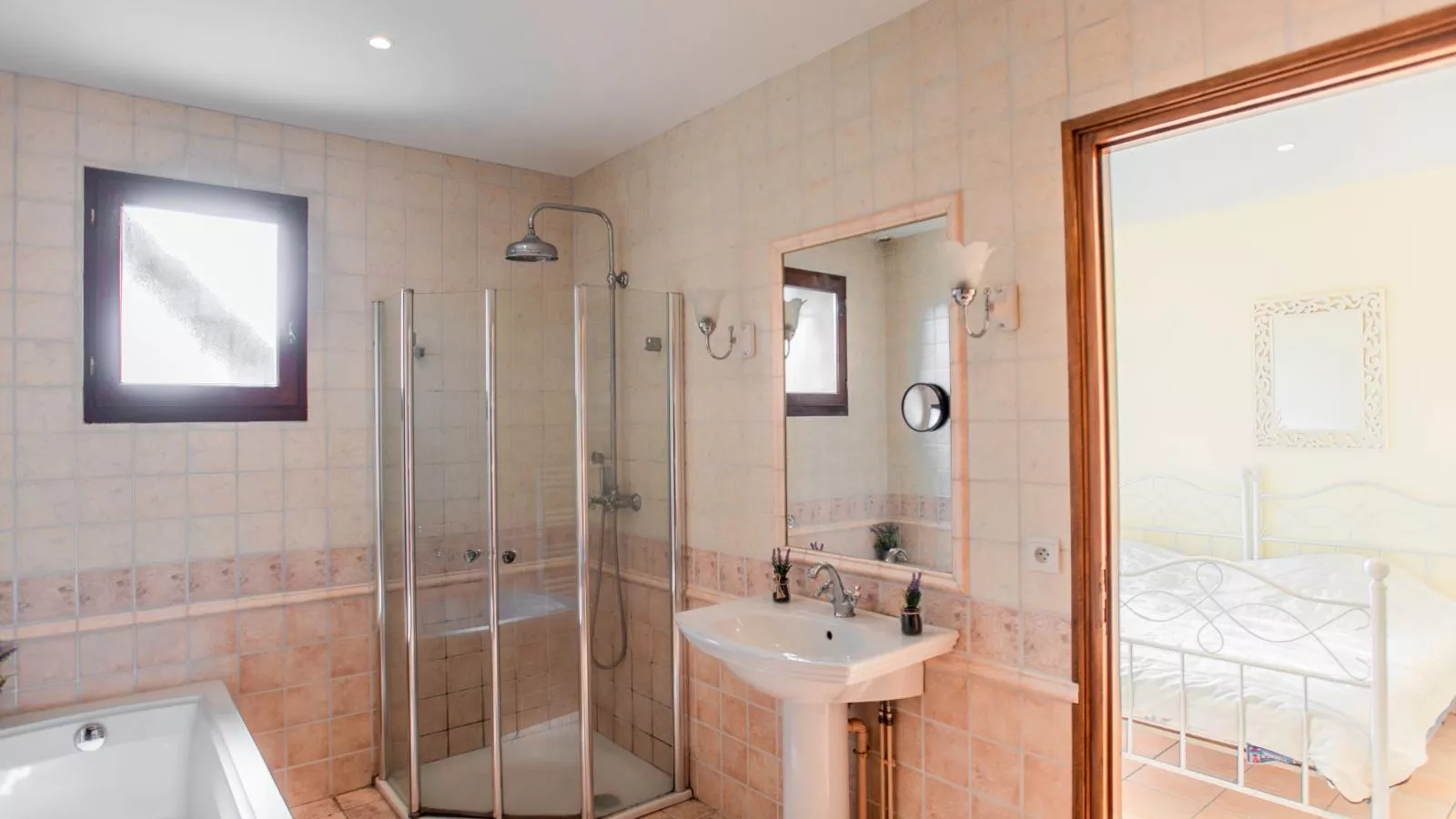 Maison Les Belles-Bathroom