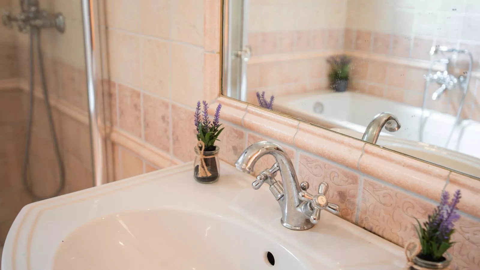 Maison Les Belles-Bathroom