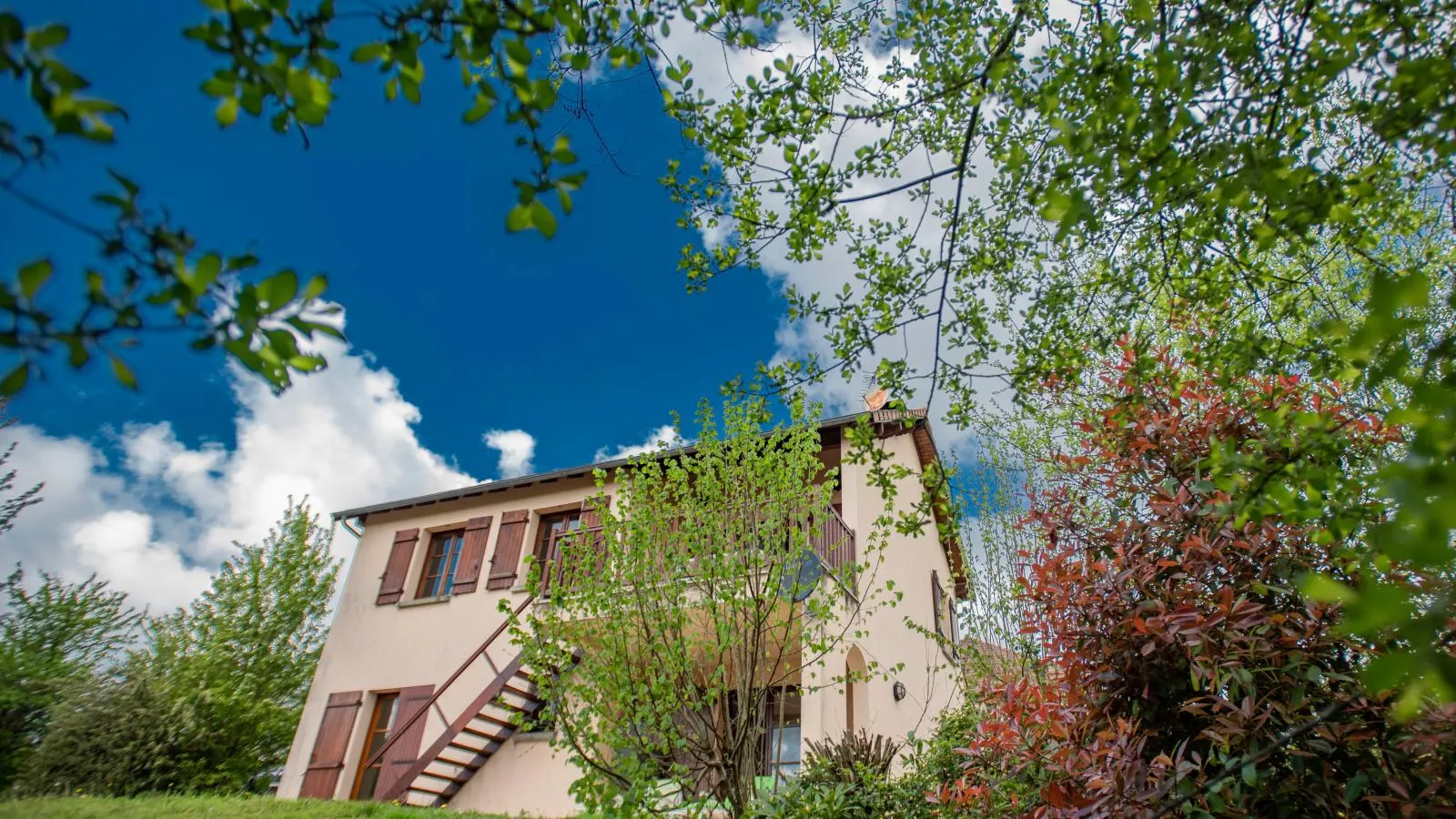 Maison Les Belles-Exterior summer