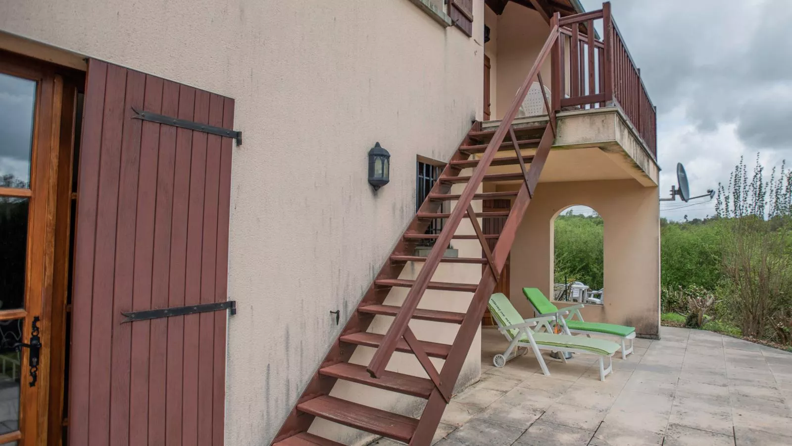 Maison Les Belles-Exterior summer