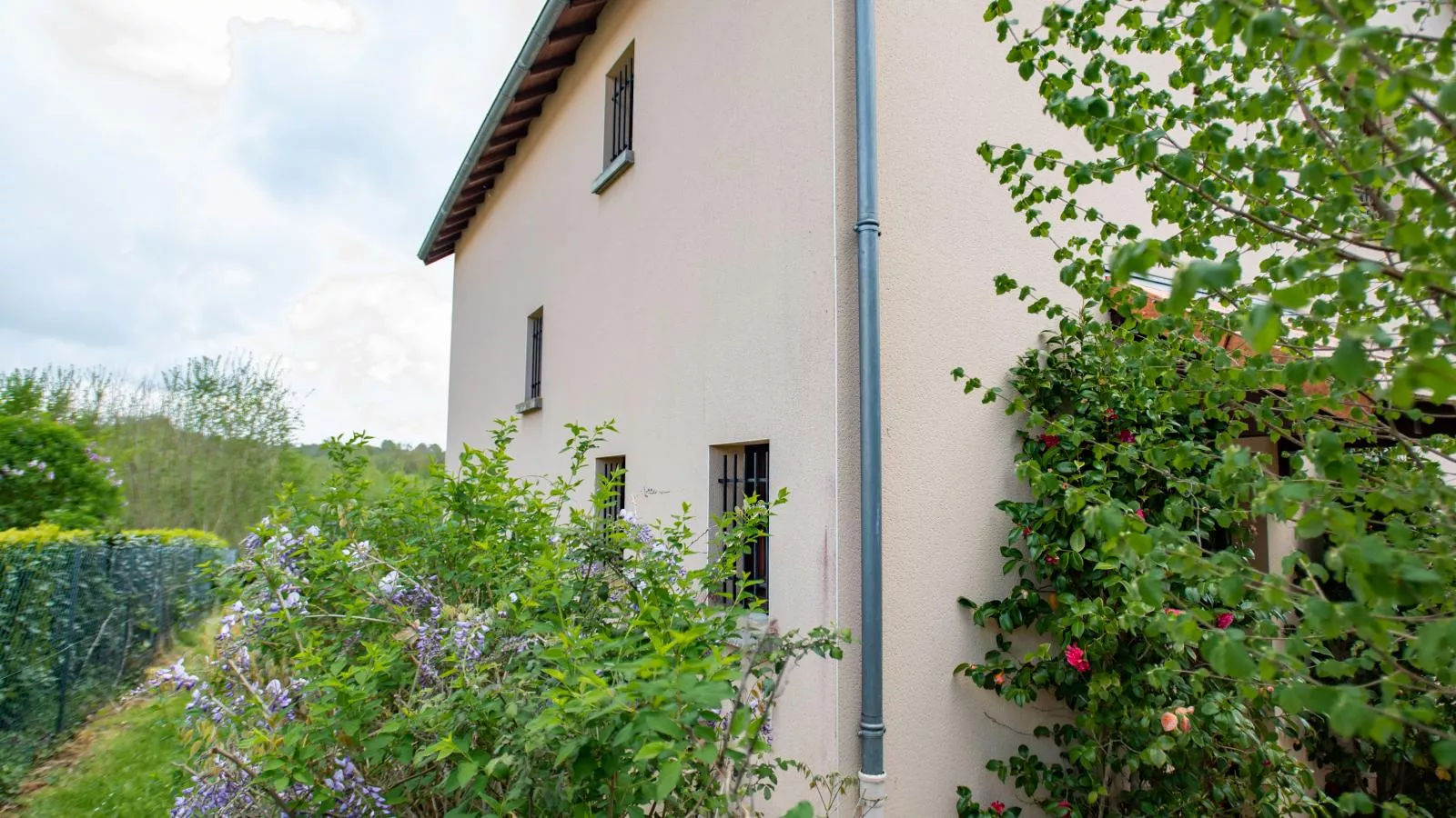 Maison Les Belles-Exterior summer