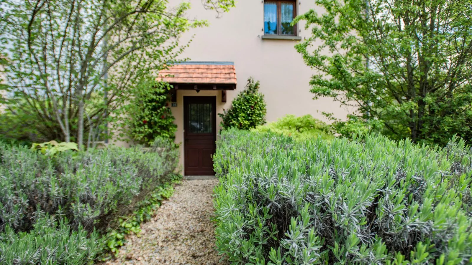 Maison Les Belles-Exterior summer