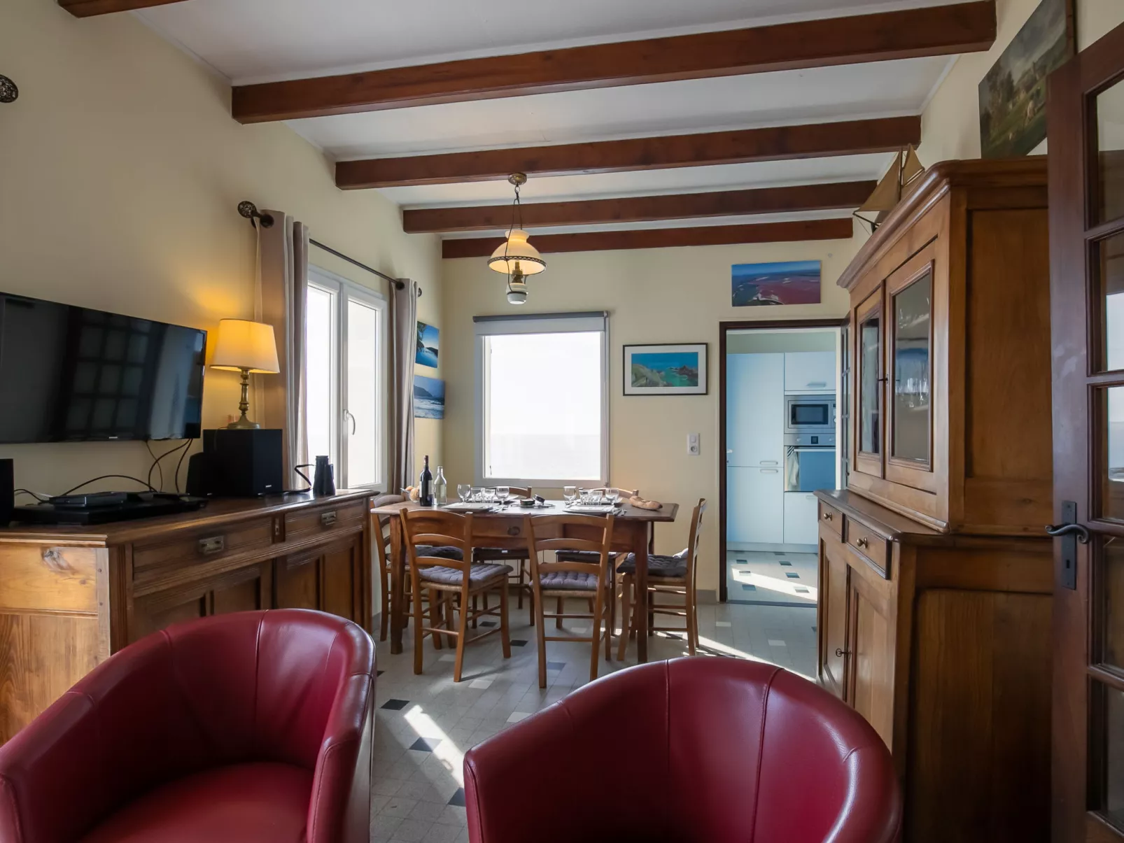 Les Roches-Inside