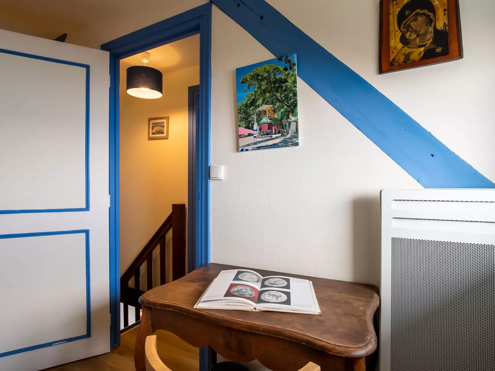 Les Roches-Inside