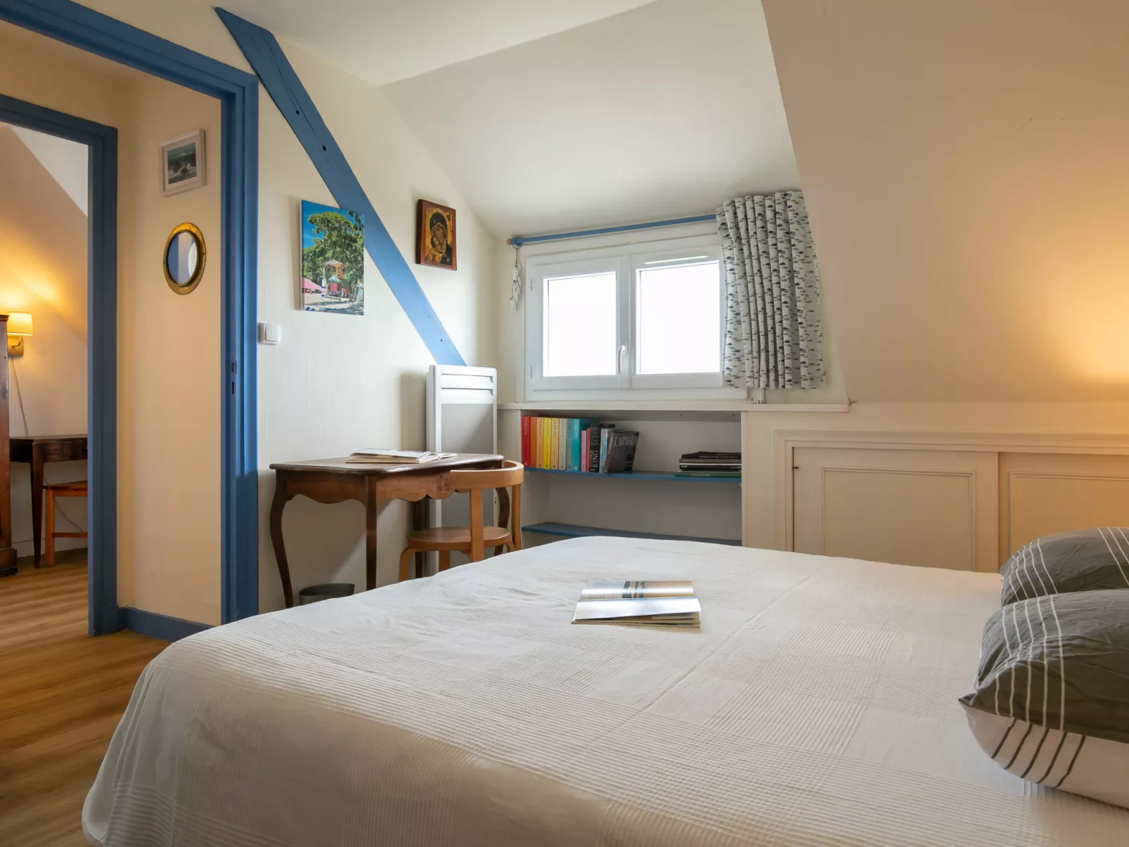 Les Roches-Inside