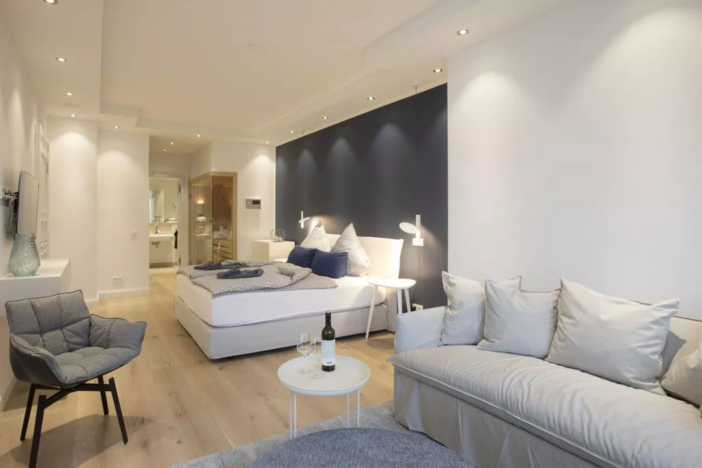 208084-Bedroom
