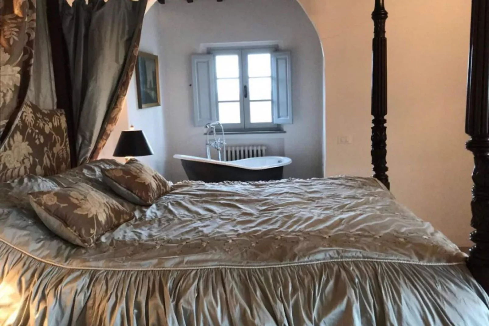 Luna-Bedroom