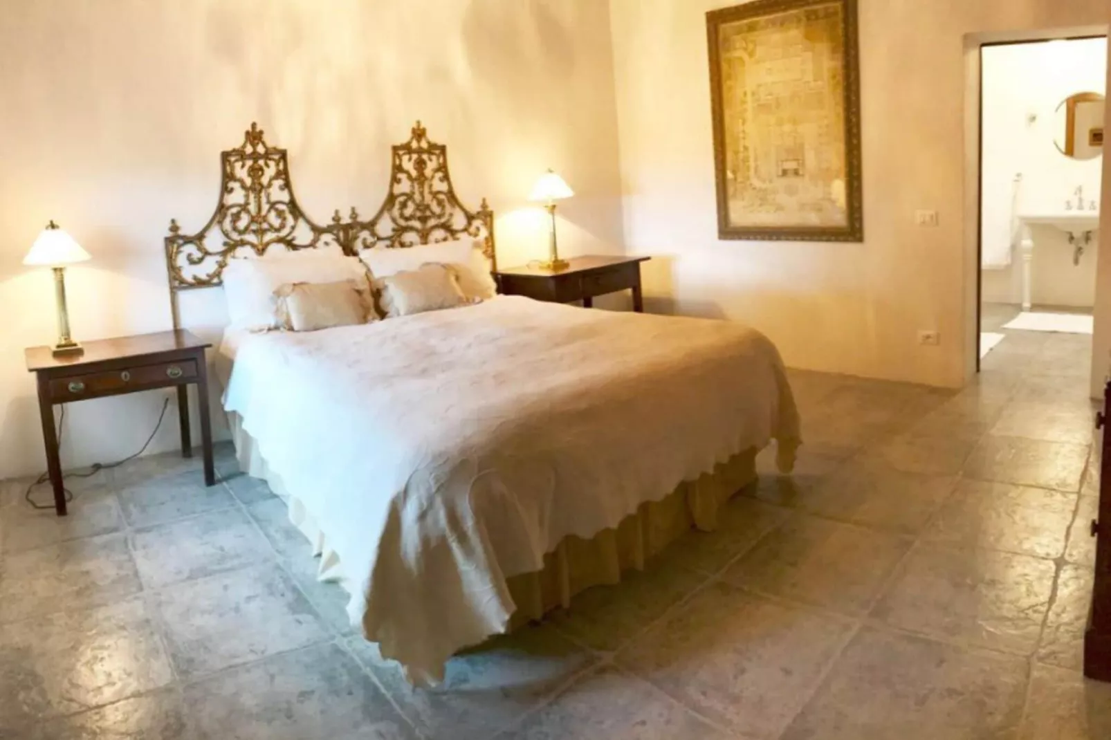Luna-Bedroom