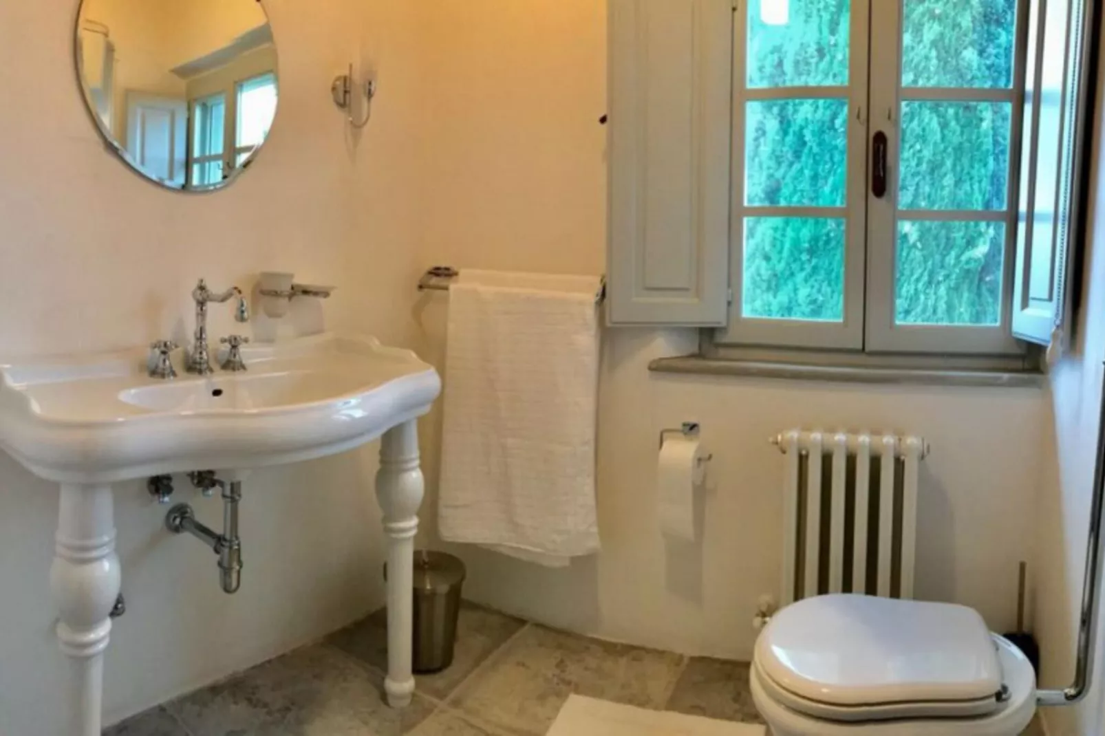 Luna-Bathroom
