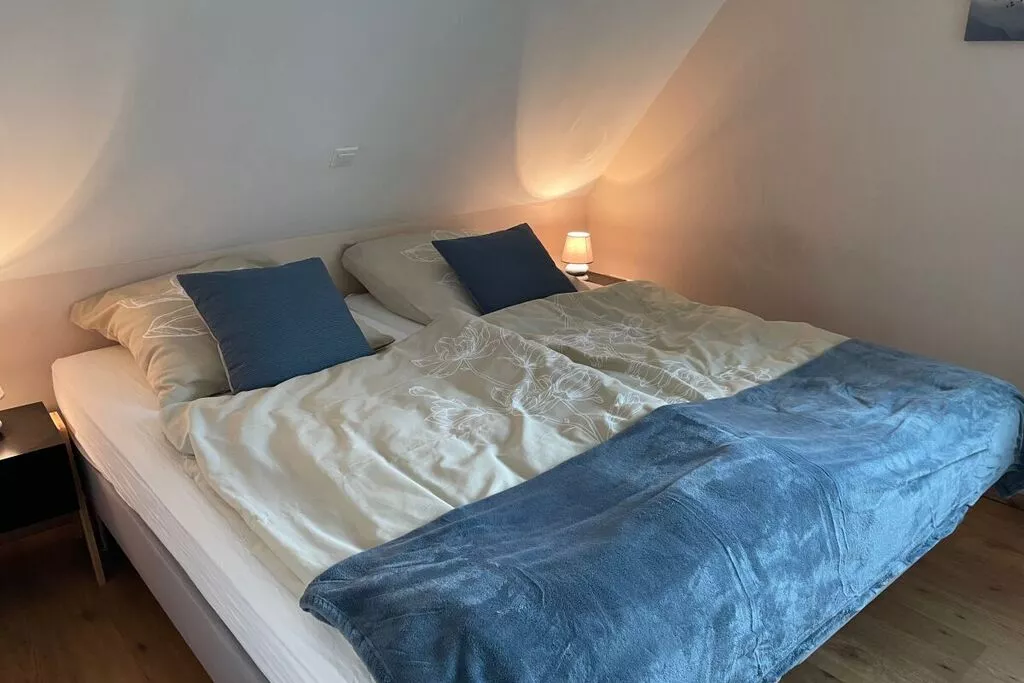 380934-Bedroom