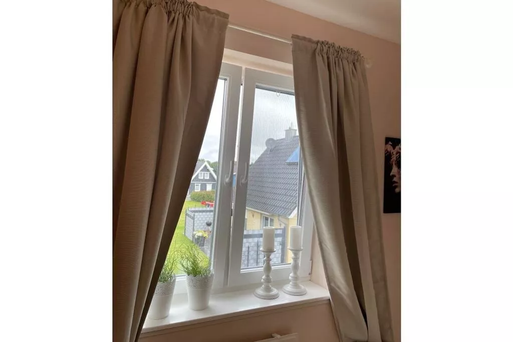 380934-Bedroom