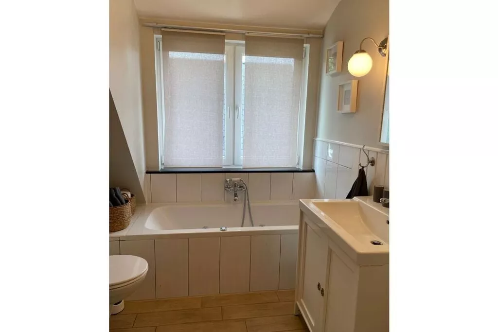 380934-Bathroom